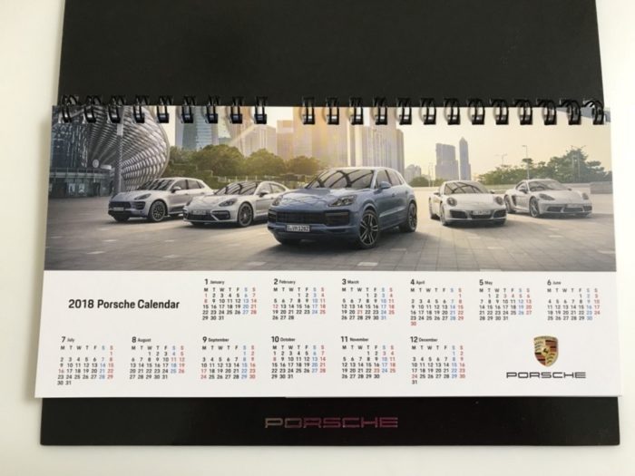 ボクスターの1年点検で、ポルシェ車種の写真つきカレンダーをもらった