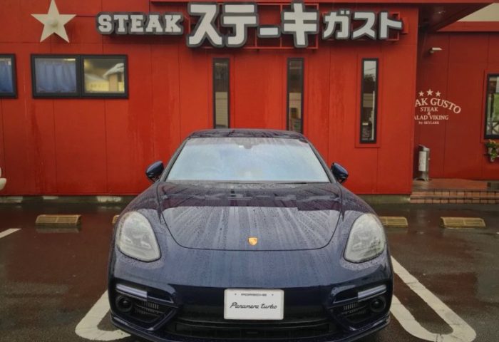 ポルシェ 新型パナメーラターボの正面