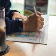 人, 手, ペン, 書類, グラス, 飲み物, 商談, 手続き, オフィス, PORSCHE