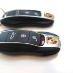 防止Porsche電瓶沒電的秘訣：「雙擊鎖車」功能介紹