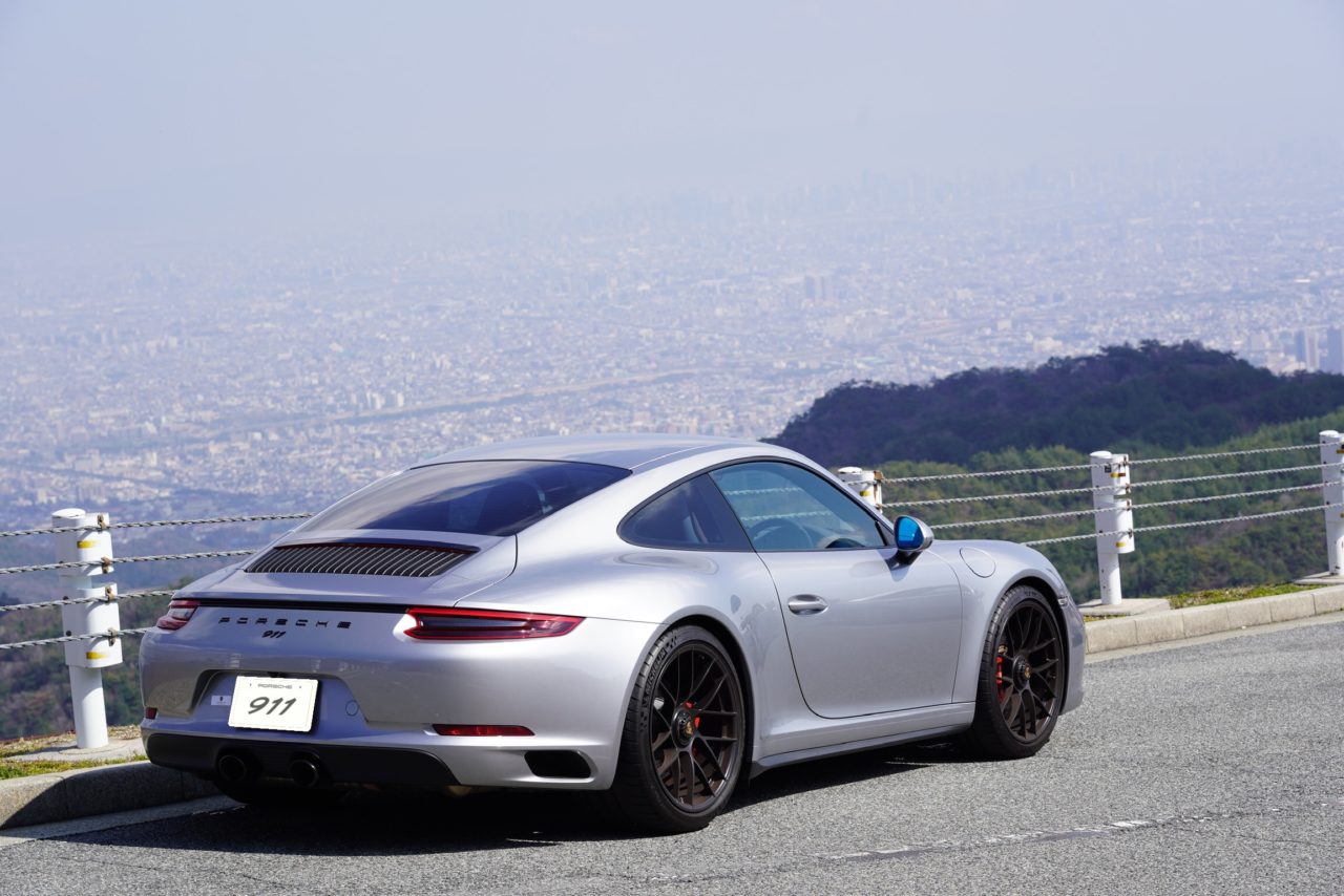 よく見る「芸能人が愛用 How Different Is the Porsche 911 GTS (991 Late Model) from アクセサリー