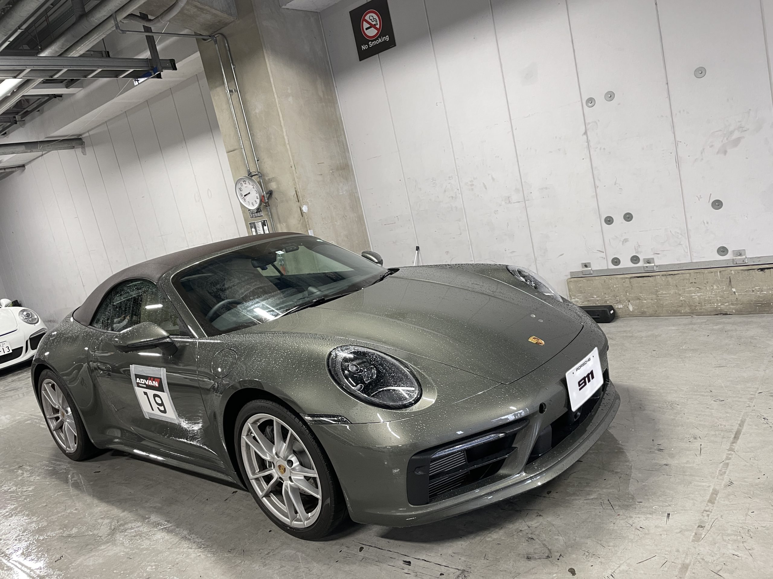 これが最新ポルシェ911（992型）の実力だ！豪雨のサーキットでウェット