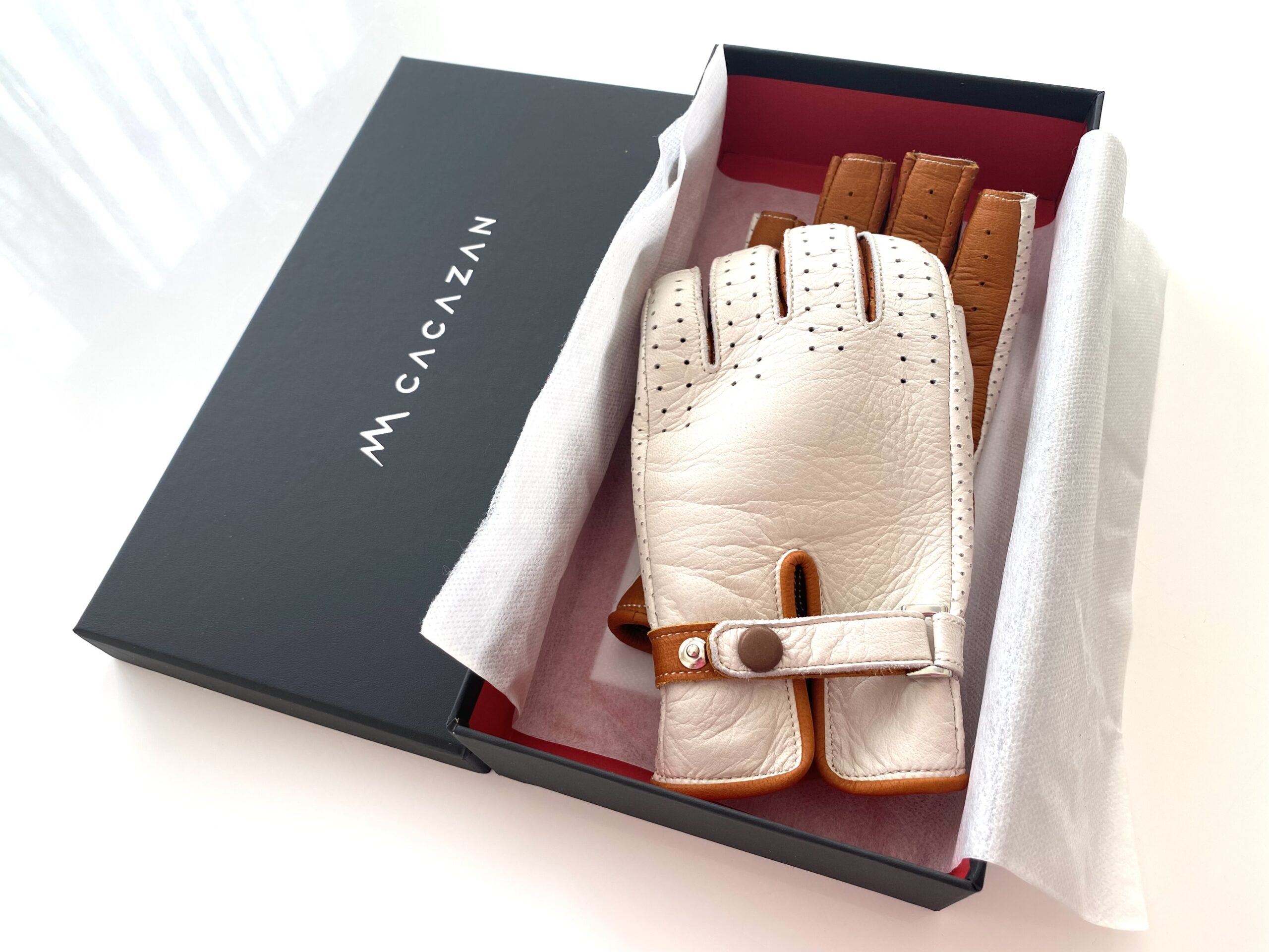 サイズ11【希少完売品・新品未開封】 PORSHE ポルシェドライビンググローブ CACAZANのドライビンググローブをつけて初めて運転してみた、その感想