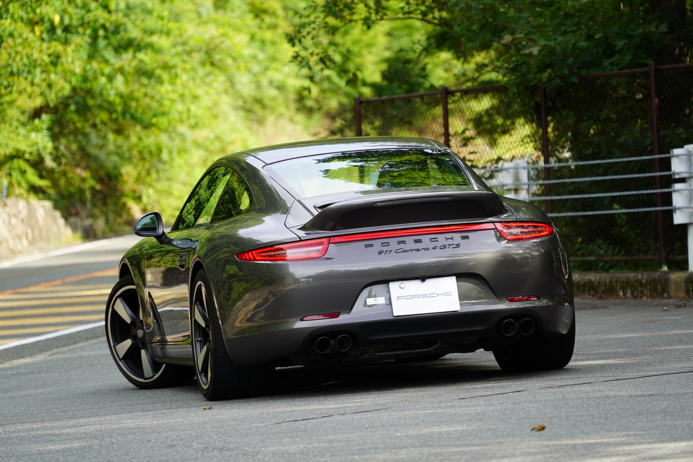 ダックス Genuine Ducktail Installed on Porsche 911! - ポルシェがわが家に