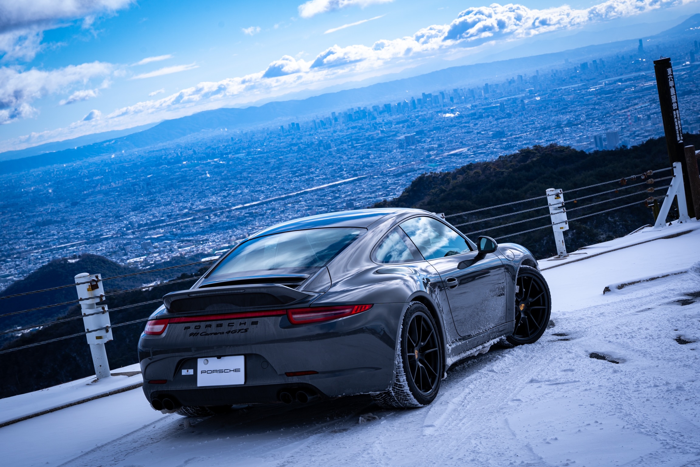 雪 Winter Snow Drive in the Porsche 911 Carrera 4 GTS (991