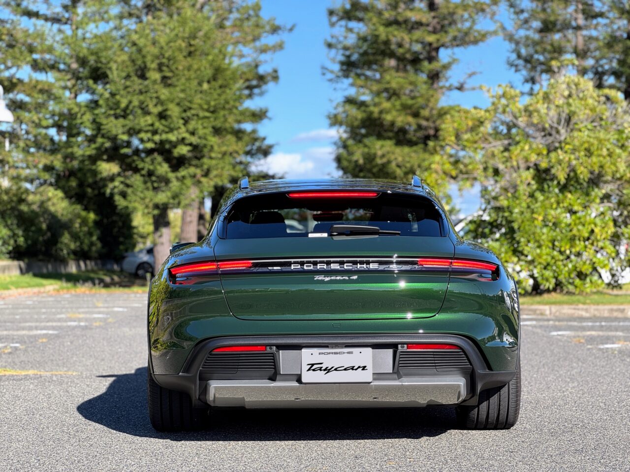 新型ポルシェ・タイカン4クロスツーリスモ徹底レビュー：タイカン