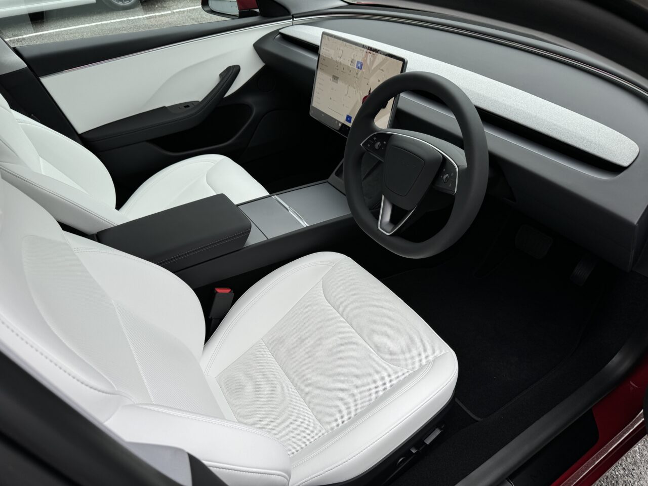 Car interior, driver seat, passenger seat, steering wheel, dashboard, monitor, parking lot, TESLA, MODEL 3