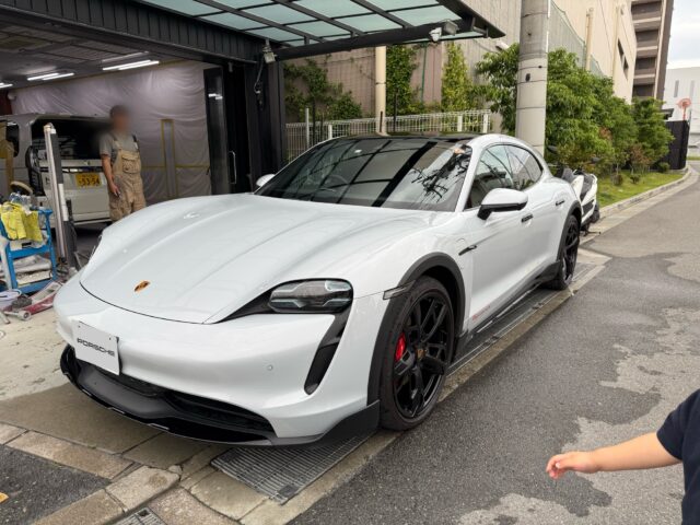 ポルシェタイカン