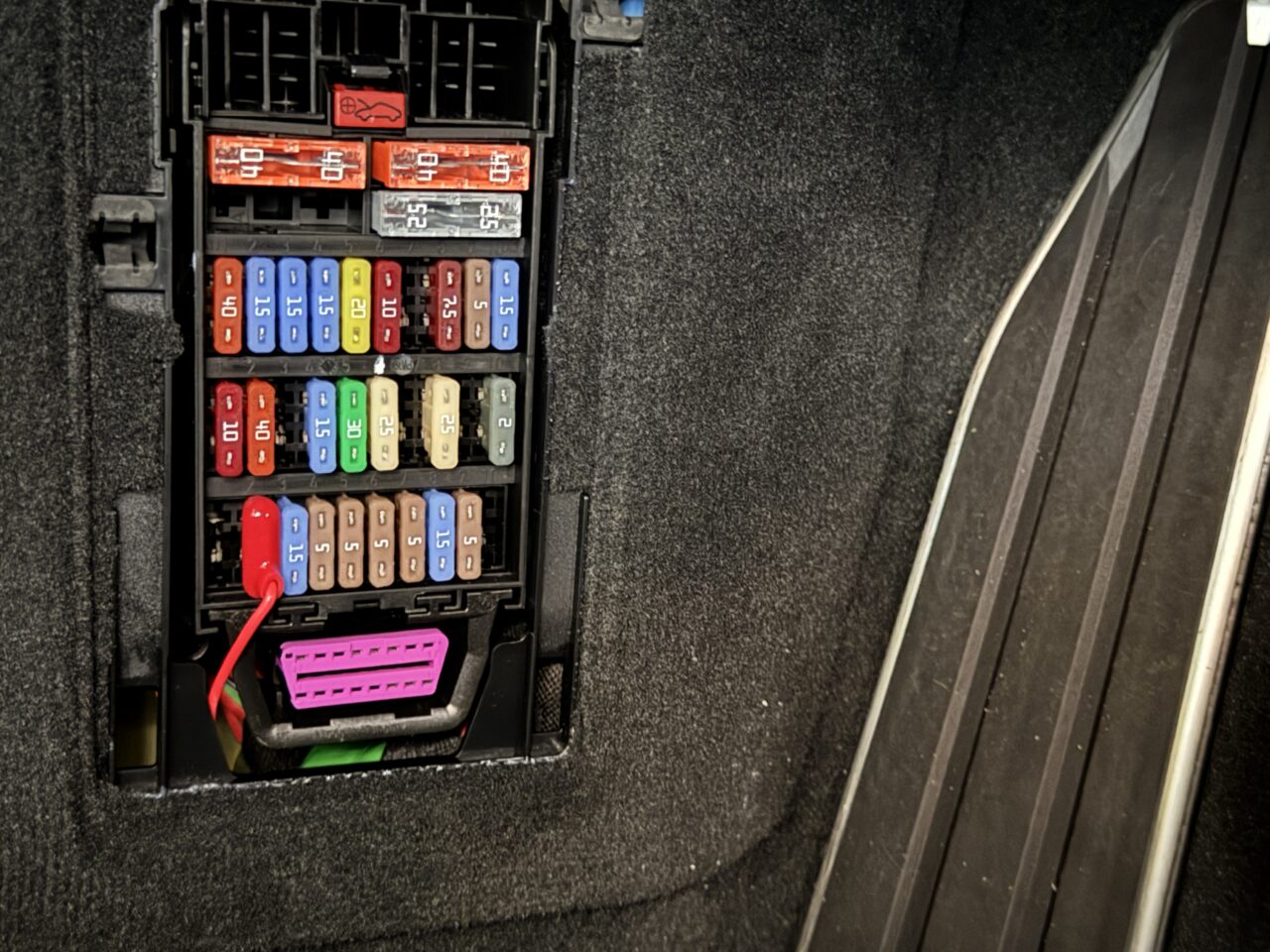718のヒューズボックスからのACC電源取り出し