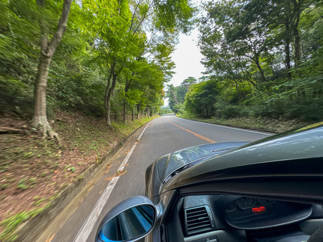 E46 BMW M3 で山道を走る