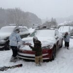 Mit dem Tesla Model 3 zum Skifahren: Schnee und Allwetterreifen kein Problem!