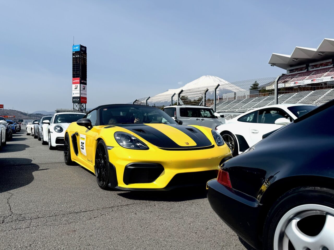 車, 山, 富士山, サーキットの電光掲示板, 観客席, サーキット, 駐車場, イベント, PORSCHE, 718, Spyder, 911, 982, 992, 964