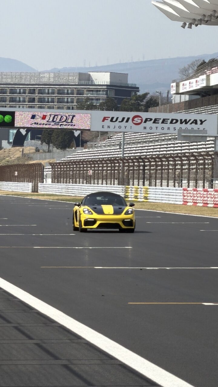 車, サーキット, 建物, 山, サーキット, 走行中, PORSCHE, 718, Spyder, 982