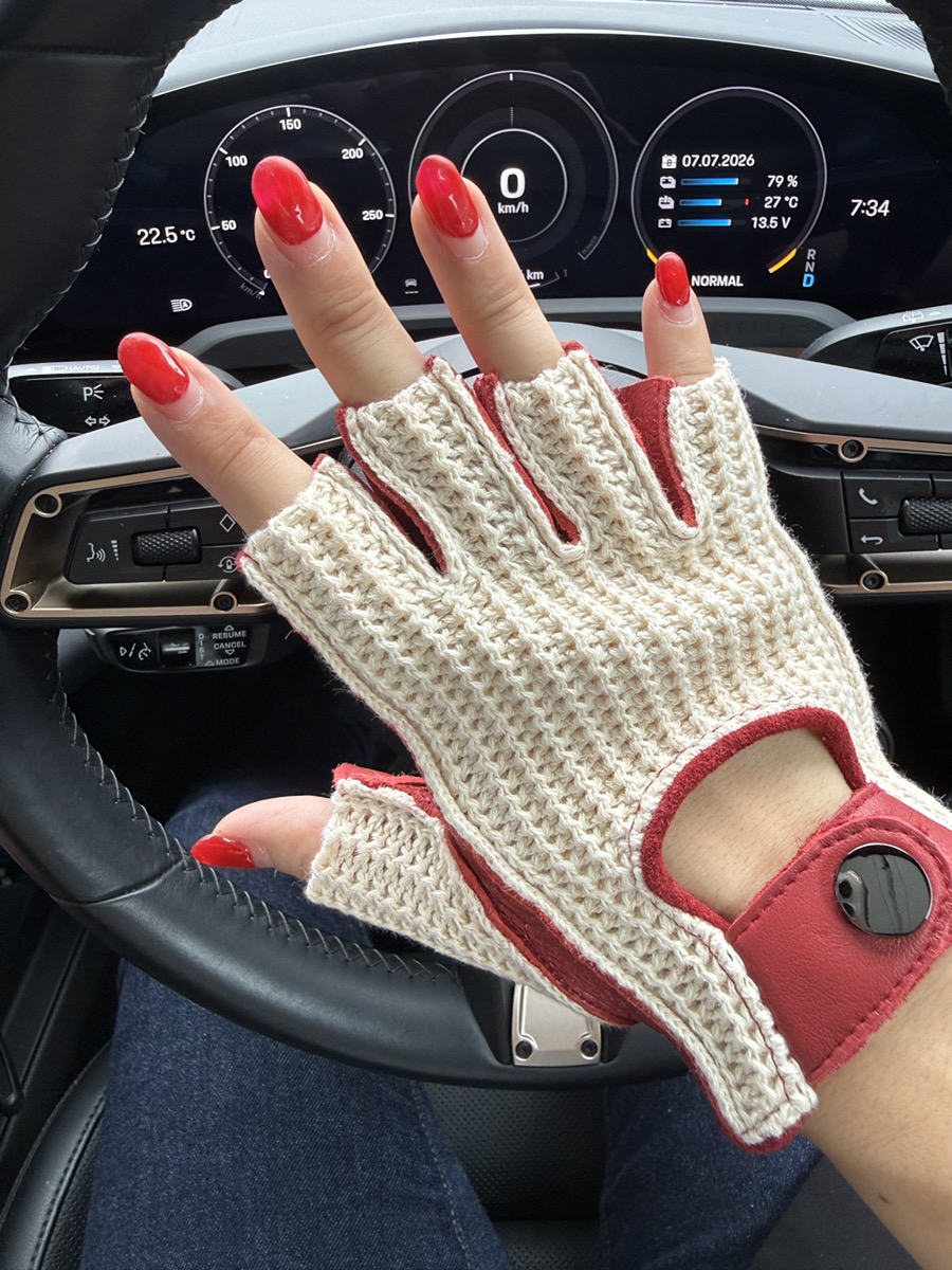 Driving gloves