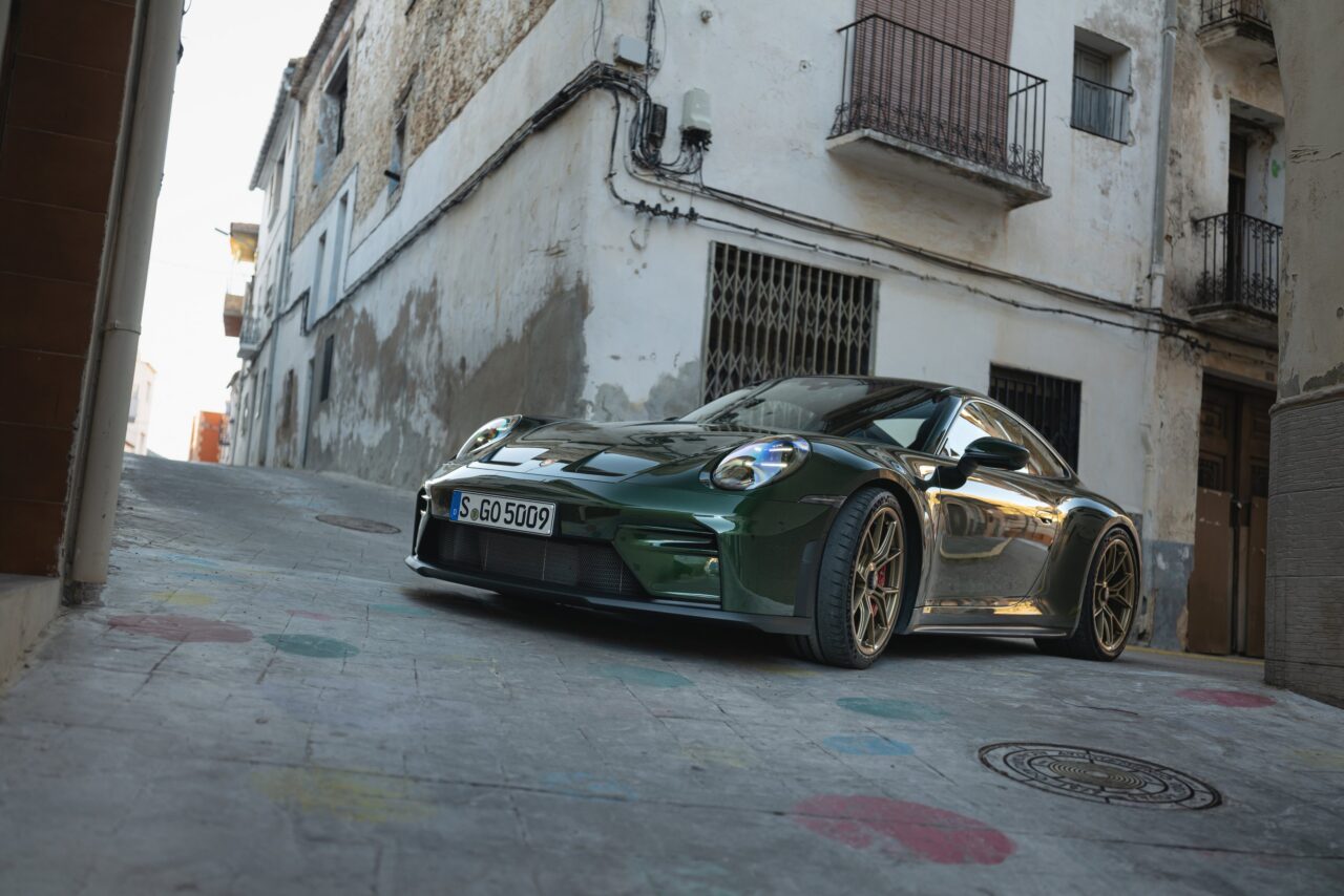 ポルシェ 911 GT3ツーリング(992.2)フロント