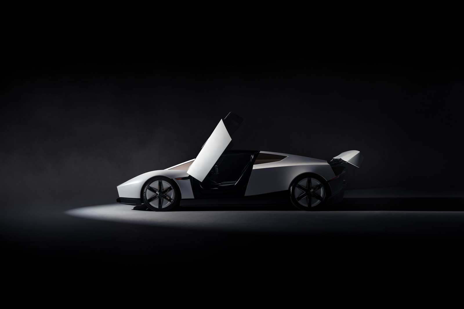 Tesla Roadster der nächsten Generation von der Seite, Tür geöffnet